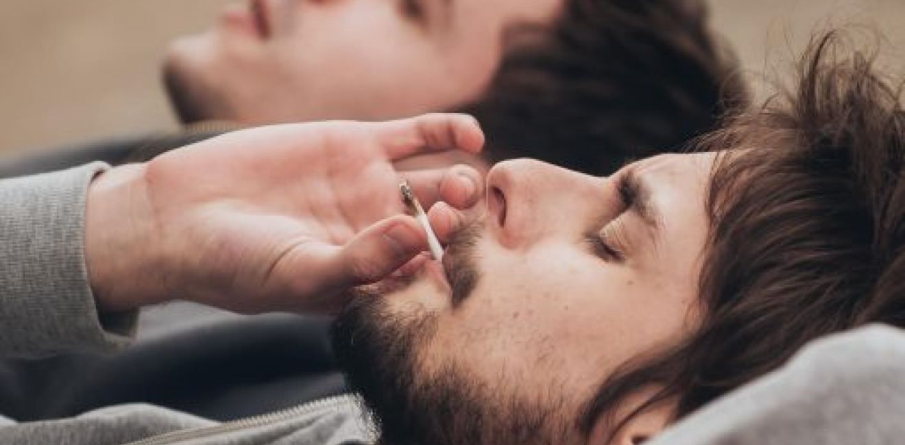 Os perigos do uso de drogas na adolescência